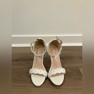 White floral hush heels with Pearls